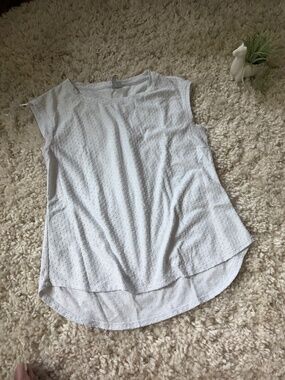 White Elle flowy white t shirt like cute women’s top with polka dots. Size S  #p